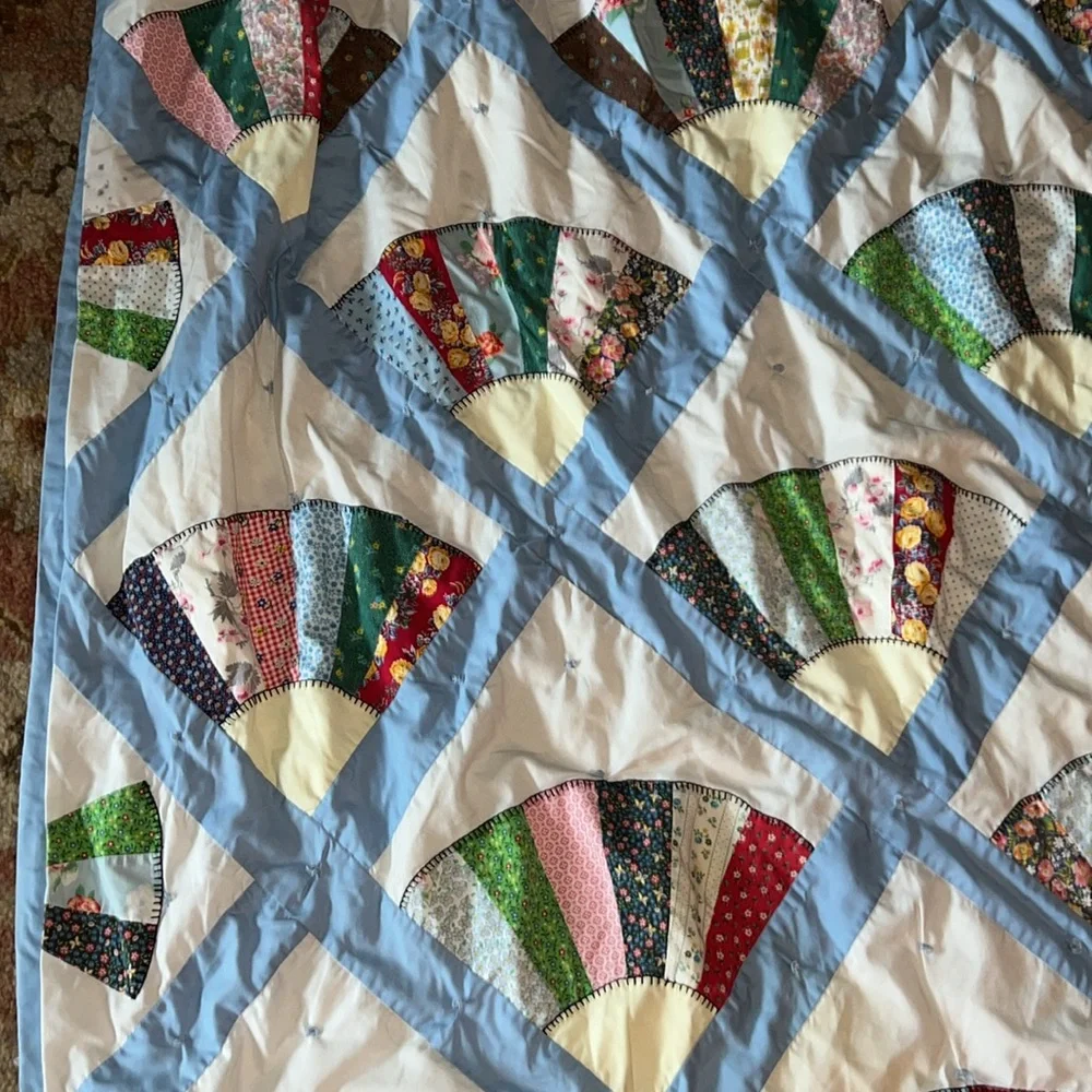 Vintage handmade quilt 70” x 82”